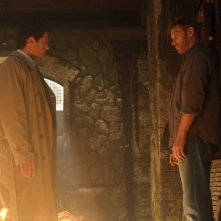 Supernatural: Misha Collins e Mark Pellegrino in una scena dell'episodio Abandon All Hope...