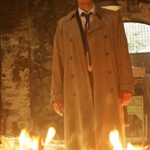 Supernatural: Misha Collins in una immagine suggestiva dell'episodio Abandon All Hope...