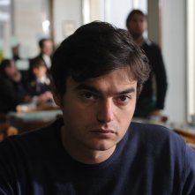 Un primo piano di Paolo Briguglia in una sequenza del film La cosa giusta (2009)