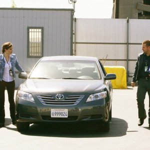 Una sequenza dell'episodio Pushback di NCIS: Los Angeles con Daniela Ruah, Chris O'Donnell