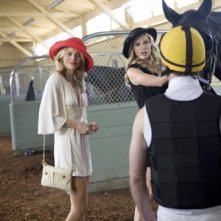 90210: AnnaLynne McCord e Sara Foster in un momento dell'episodio And Away They Go