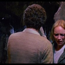 Carlo De Mejo e Catriona MacColl in una scena del film Paura nella città dei morti viventi ( 1980 )