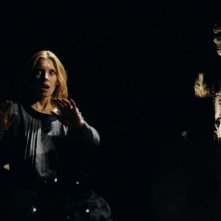 Cinzia Monreale in una suggestiva scena del film E tu vivrai nel terrore - L'aldilà ( 1981 )