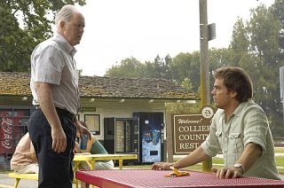 Dexter: John Lithgow e Michael C. Hall in una scena dell'episodio Road Kill