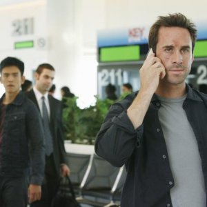 FlashForward: Joseph Fiennes e John Cho nell'episodio A561984