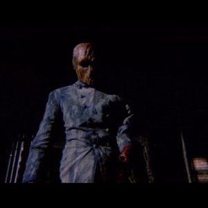 Giovanni De Nava in una scena del film Quella villa accanto al cimitero ( 1981 )