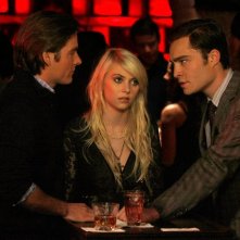Kevin Zegers (Damien), Taylor Momsen (Jenny) e Ed Westwick (Chuck) nell'episodio The Last Days of Disco Stick di Gossip Girl