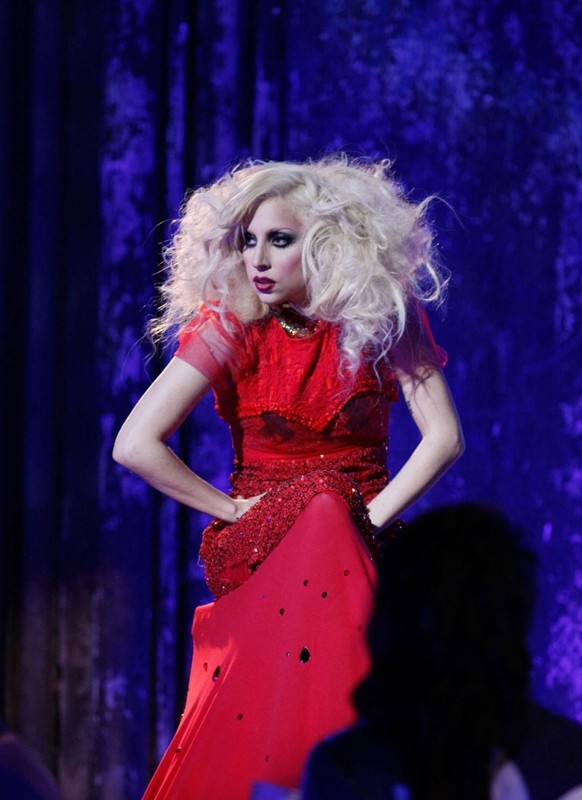 Lady Gaga Durante Il Suo Concerto Privato Nell Episodio The Last Days Of Disco Stick Di Gossip Girl 138810