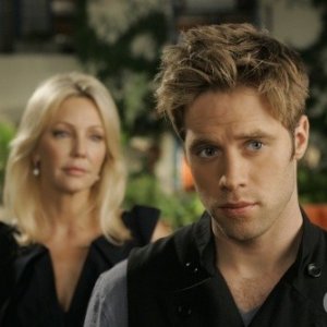Melrose Place: Heather Locklear e Shaun Sipos in una scena dell'episodio June