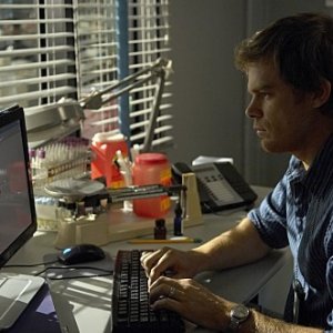 Michael C. Hall nell'episodio Road Kill di Dexter