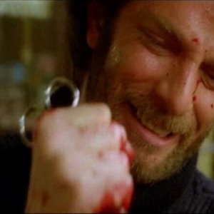 Paolo Malco in una scena del film Quella villa accanto al cimitero ( 1981 )