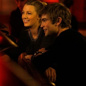 Serena (Blake Lively) e Nate (Chace Crawford) sorridenti in una scena dell'episodio The Last Days of Disco Stick di Gossip Girl