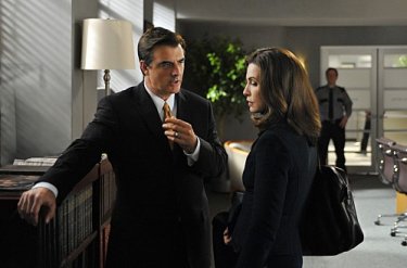 The Good Wife: Julianna Margulies e Chris Noth nell'episodio Threesome