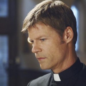 V: Joel Gretsch nell'episodio It's Only The Beginning