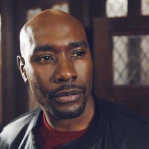 V: un primo piano di Morris Chestnut nell'episodio It's Only The Beginning