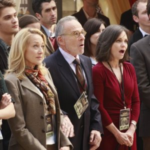 Brothers & Sisters: Emily VanCamp, Ron Rifkin e Sally Field nell'episodio The Wine Festival