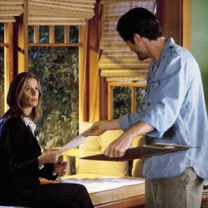 Brothers & Sisters: Rachel Griffiths e Gilles Marini in una scena dell'episodio The Wine Festival