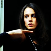 Chiara Martegiani durante una prova sul set di Meno male che ci sei