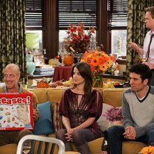 How I Met Your Mother: Chris Elliott con Josh Radnor, Neil Patrick Harris e Cobie Smulders nell'episodio Slapsgiving 2: Revenge of the Slap