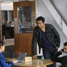 Trauma: Aimee Garcia e Cliff Curtis in un momento dell'episodio That Fragile Hour