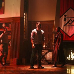 Clark (Tom Welling) nella sede di Zod in una scena dell'episodio Pandora di Smallville