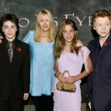 Il trio protagonista e la scrittrice J.K. Rowling alla premiere Londinese di Harry Potter e la Camera dei Segreti