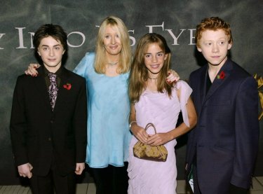 Il trio protagonista e la scrittrice J.K. Rowling alla premiere Londinese di Harry Potter e la Camera dei Segreti