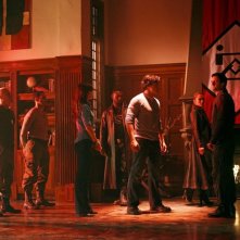 Lois (Erica Durance), Clark (Tom Welling) e Zod (Callum Blue) in una scena dell'episodio Pandora di Smallville