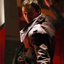 Una scena dell'episodio Pandora di Smallville con Zod (Callum Blue)