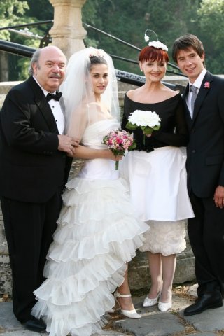 Lino Banfi, Tresy Taddei, Milena Vukotic e Michael Cadeddu in Un medico in famiglia 6