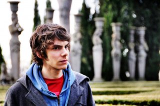 Uno dei protagonisti del film Meno male che ci seim, di L. Prieto