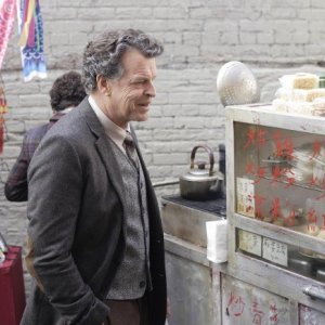 Fringe: John Noble nell'episodio Snakehead
