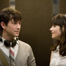Joseph Gordon-Levitt e Zooey Deschanel in un'immagine del film 500 giorni insieme