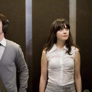 Joseph Gordon-Levitt e Zooey Deschanel sono i protagonisti del film 500 giorni insieme (2009)