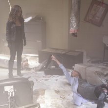 La guest star Summer Glau con Eliza Dushku in una scena dell'episodio The Left Hand di Dollhouse