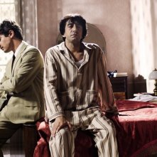 Riccardo Scamarcio e Sergio Rubini in una scena de L'uomo nero