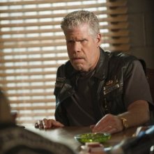 Sons of Anarchy: Ron Perlman in una scena dell'episodio Smite