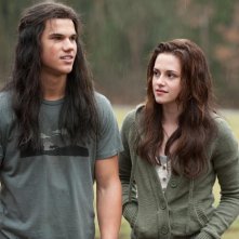 Una Scena Sotto La Pioggia Con Jacob Taylor Lautner E Bella Kristen Stewart Nel Film Twilight New Moon 139689