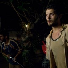 Urbano Palacio e Claudio Santamaria in una scena de La terra degli uomini rossi