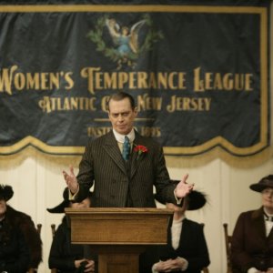 Boardwalk Empire: Steve Buscemi in una scena della serie HBO