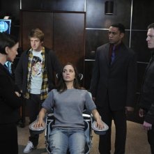 Dollhouse: Eliza Dushku, Fran Kranz, Tahmoh Penikett, Olivia Williams ed Harry Lennix nell'episodio Meet Jane Doe