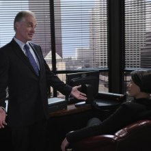 Dollhouse: la guest star Keith Carradine con Olivia Williams in una scena dell'episodio Meet Jane Doe