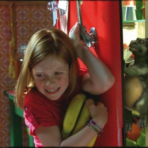 Alina Freund e il draghetto Ettore nel film Maga Martina