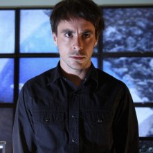 Emun Elliott nella serie Paradox