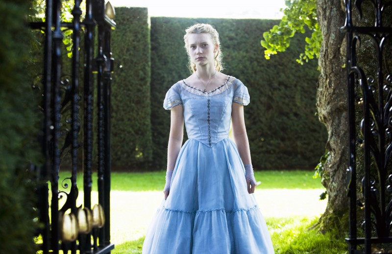 Mia Wasikowska Nel Film Alice In Wonderland 140111