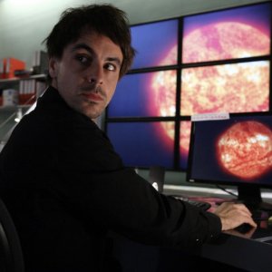 Paradox: Emun Elliott è Christian King