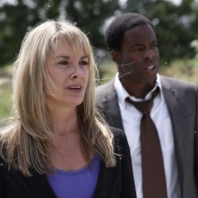 Paradox: Tamzin Outhwaite e Chiké Okonkwo in una scena della serie