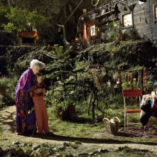 Pilar Bardem e Alina Freund in una scena di Maga Martina