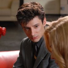 primo piano di Fausto Paravidino nei panni di Riccardo Schicchi, nel film tv Moana.