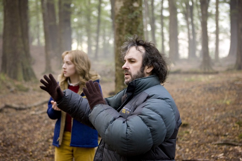 Saoirse Ronan e Peter Jackson in Amabili resti